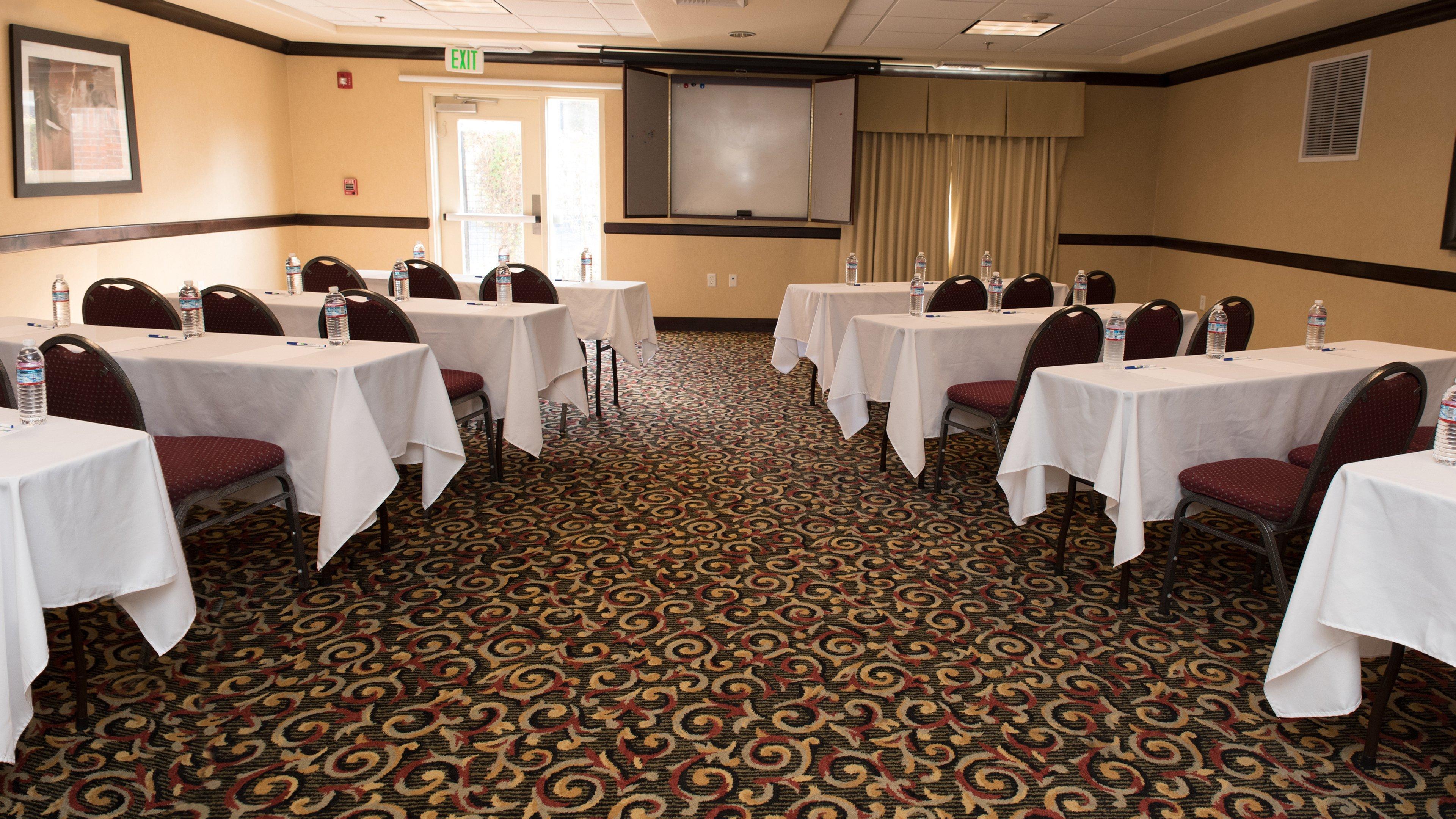 Holiday Inn Express Hotel & Suites Lincoln-Roseville Area, An Ihg Hotel Ngoại thất bức ảnh